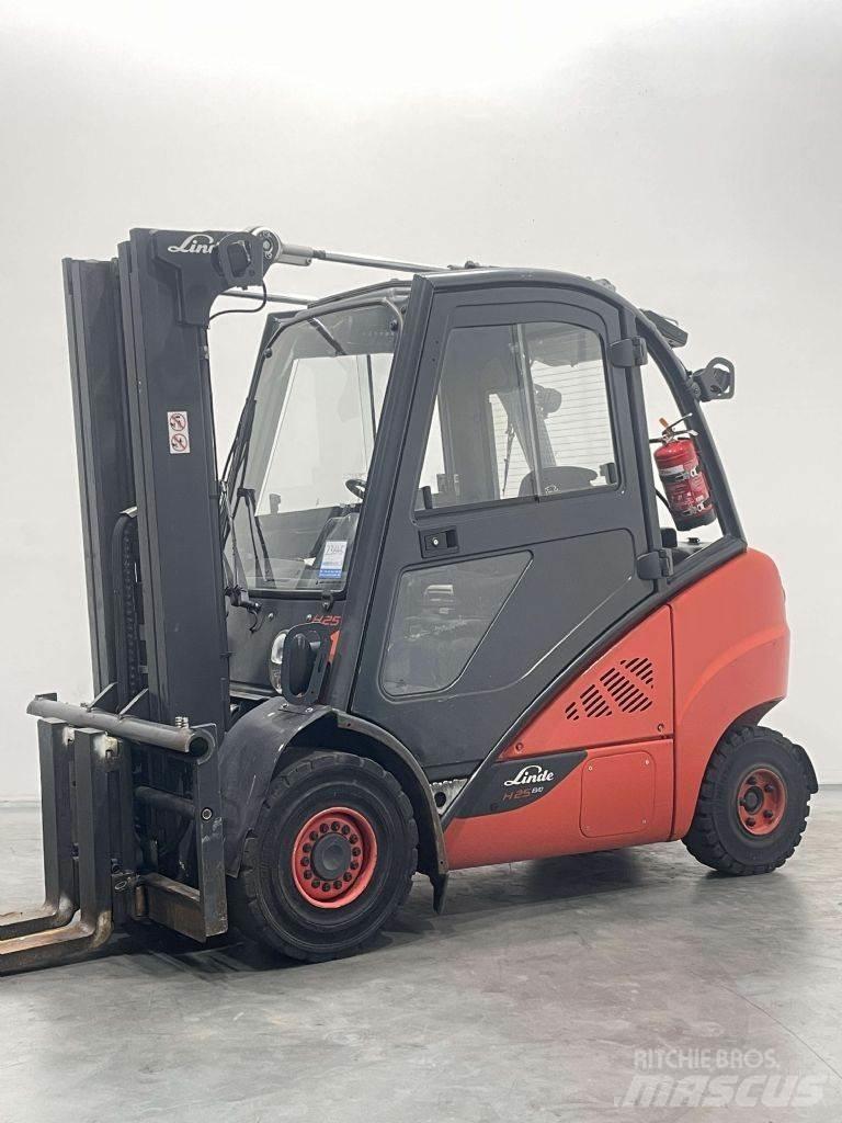 Linde H25D-02/600-393 Tehnika ar dīzeļa dzinēju