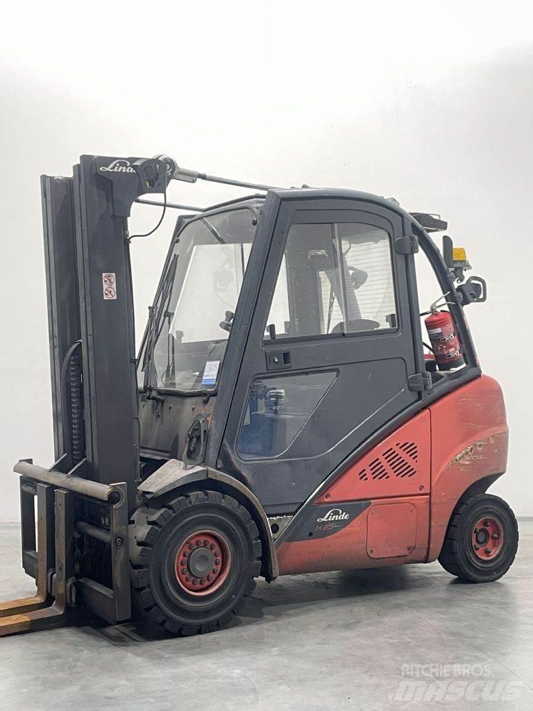 Linde H25D-02/600-393 Tehnika ar dīzeļa dzinēju