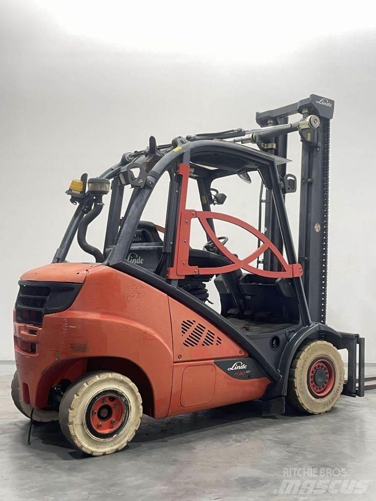 Linde H30D-02-393 Tehnika ar dīzeļa dzinēju