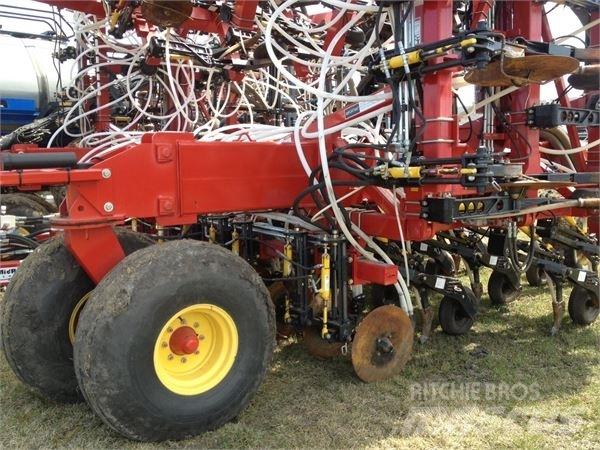 Bourgault 3310 Sējmašīnas
