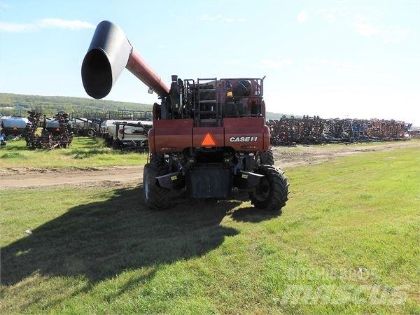 Case IH 8230 Ražas novākšanas kombaini