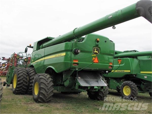 John Deere S680 Ražas novākšanas kombaini