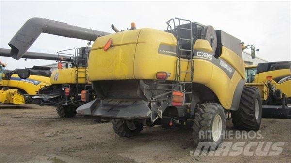New Holland CX840 Ražas novākšanas kombaini