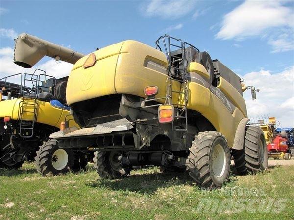 New Holland CX860 Ražas novākšanas kombaini