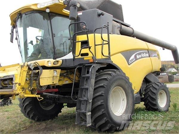 New Holland CX860 Ražas novākšanas kombaini