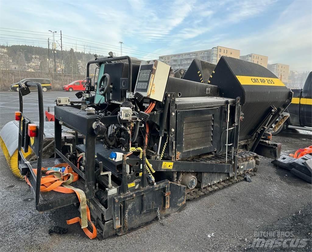 CAT AP255 Paver Asfalta klājēji