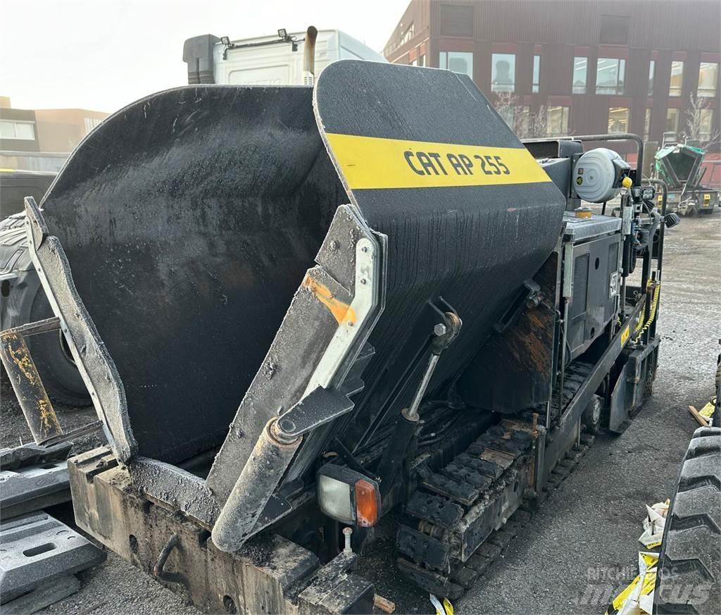 CAT AP255 Paver Asfalta klājēji
