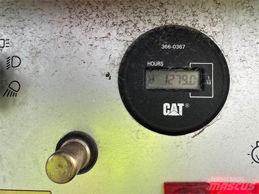 CAT AP255 Paver Asfalta klājēji