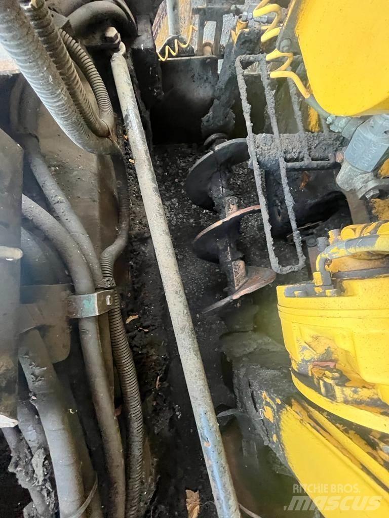 CAT AP600 Paver Asfalta klājēji