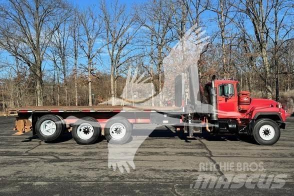 Hiab 175 Kokmateriālu krāni