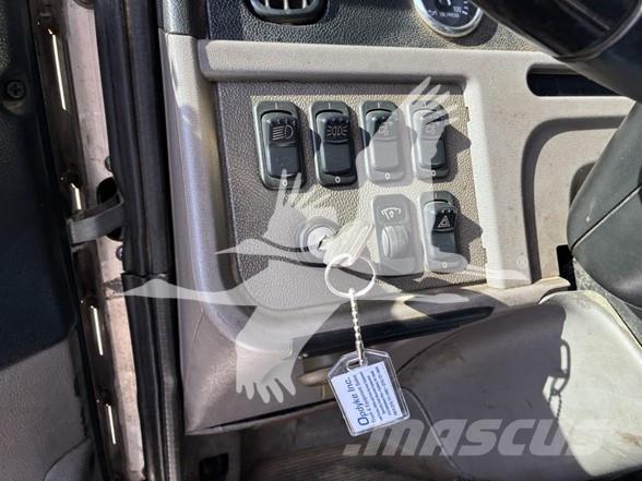 Peterbilt 365 Platformas/izkraušana no sāniem