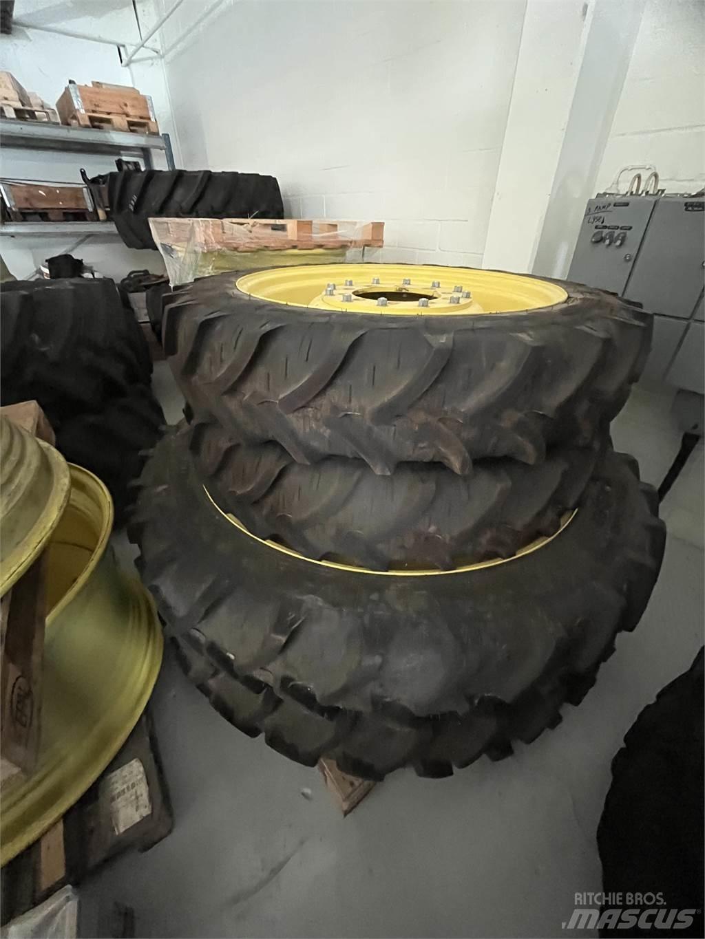  300/95X52 270/95X36 Riepas, riteņi un diski
