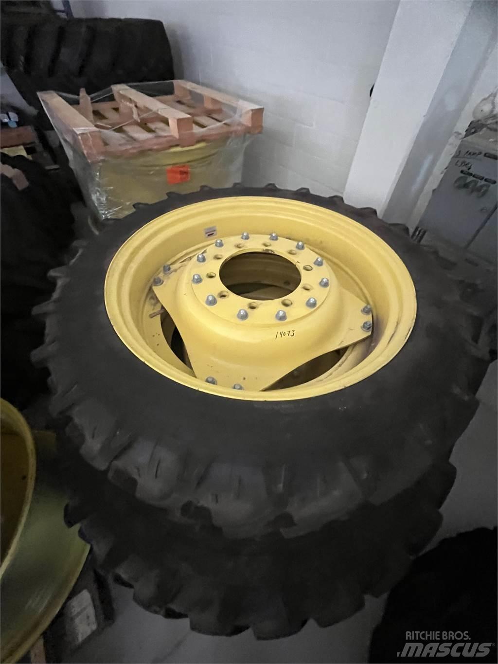  300/95X52 270/95X36 Riepas, riteņi un diski