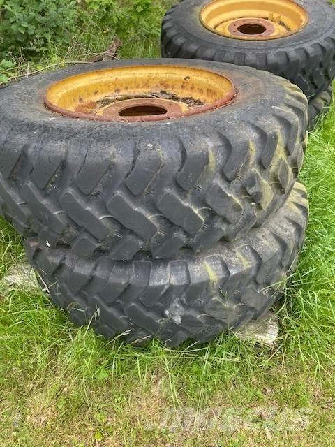  4ST LASTMASKINSDÄCK Riepas, riteņi un diski