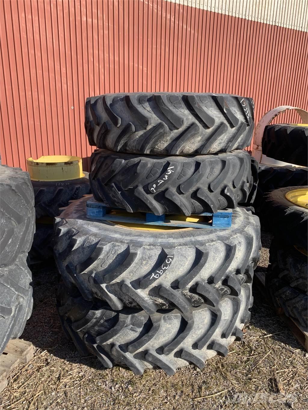  520/85x42, 420/85x30 Riepas, riteņi un diski