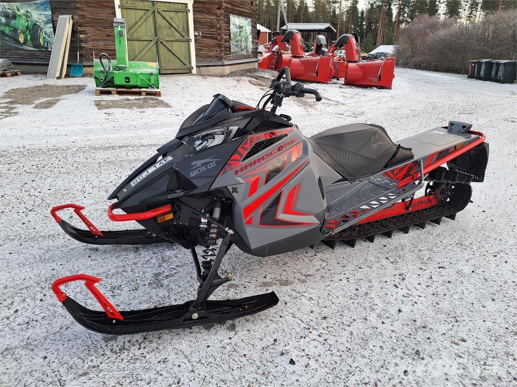Arctic Cat M 8000 ALPHA Sniega motocikli