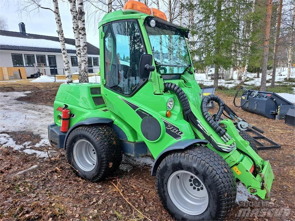 Avant 760 i Lietoti riteņu kompaktiekrāvēji