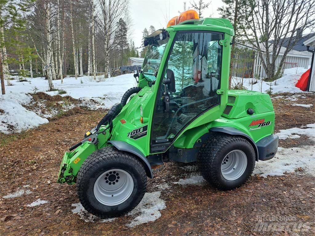 Avant 760 i Lietoti riteņu kompaktiekrāvēji