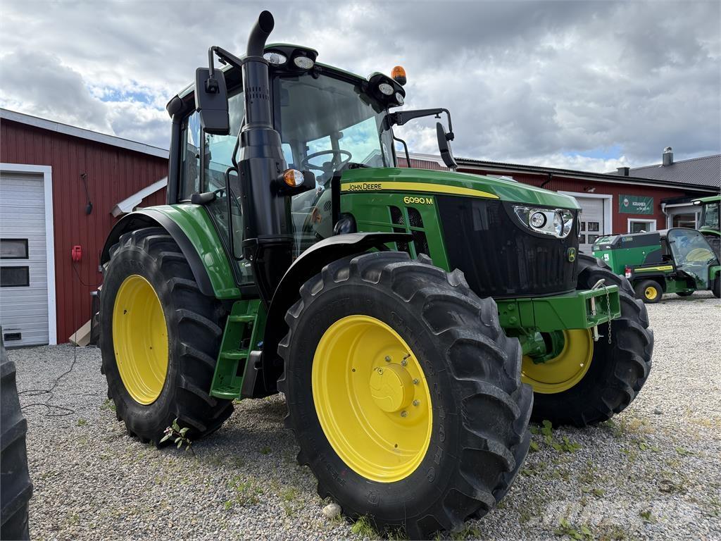 John Deere 6090M Traktori