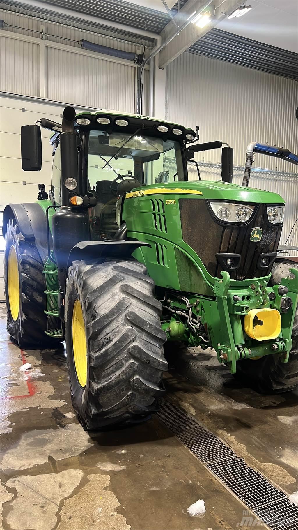 John Deere 6215R Traktori