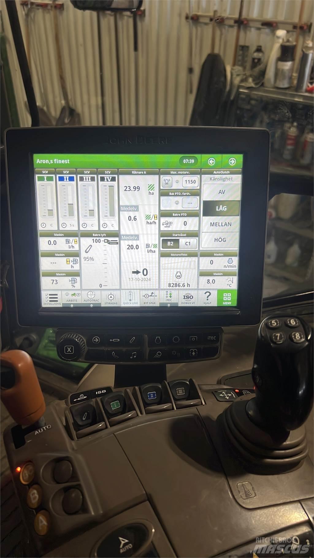 John Deere 6215R Traktori