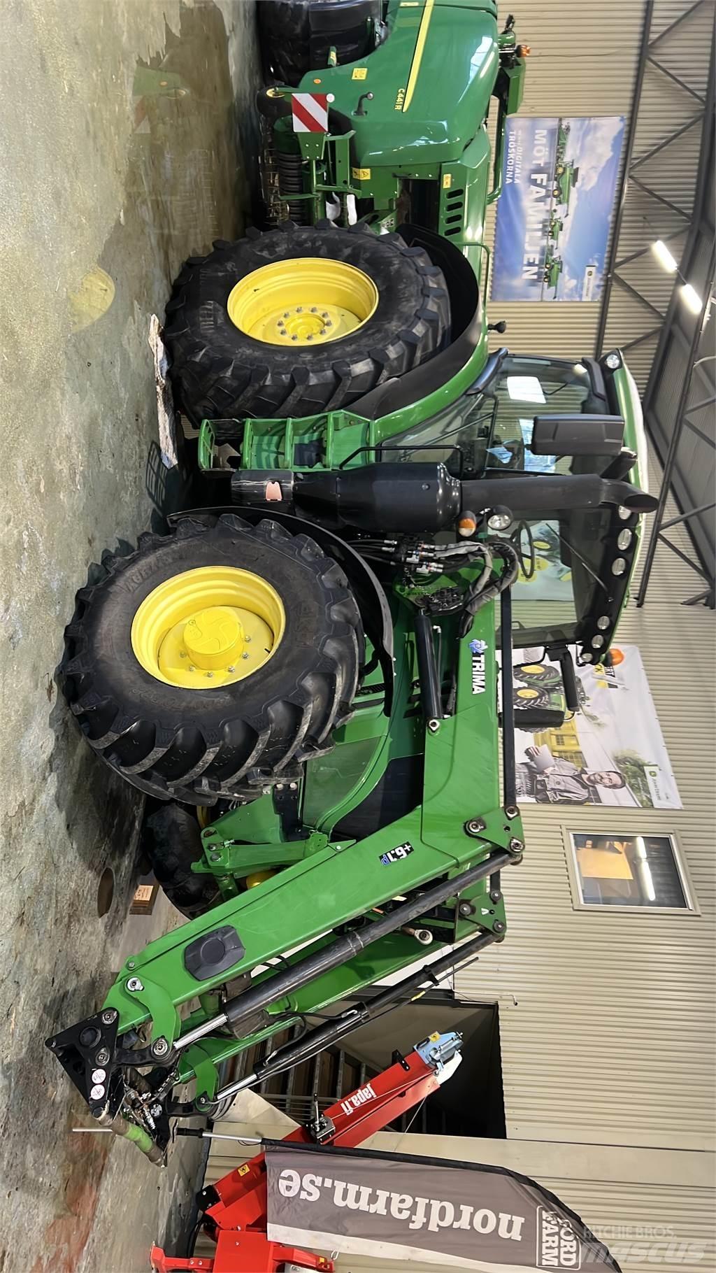 John Deere 6215R Traktori