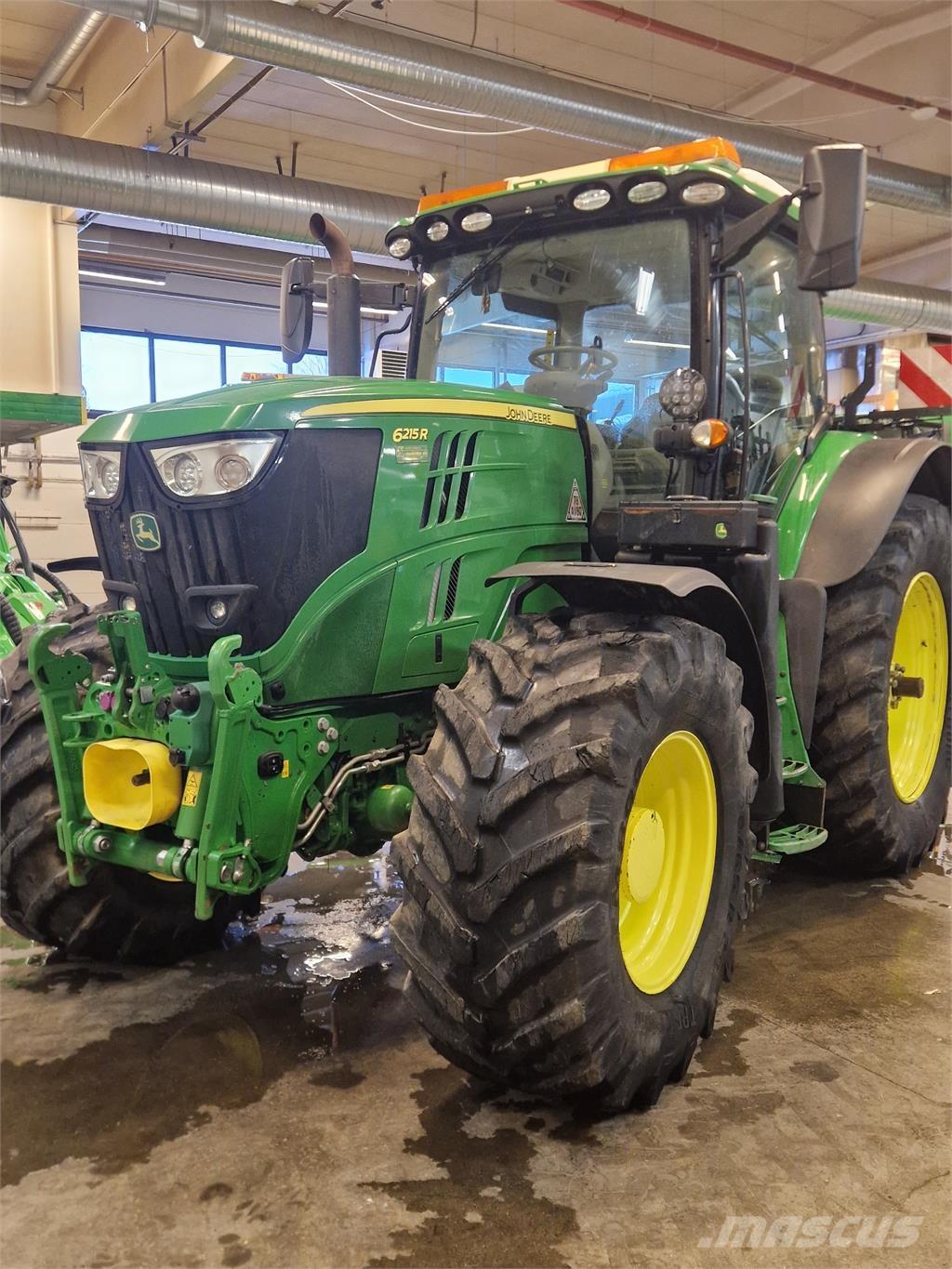 John Deere 6215R Traktori