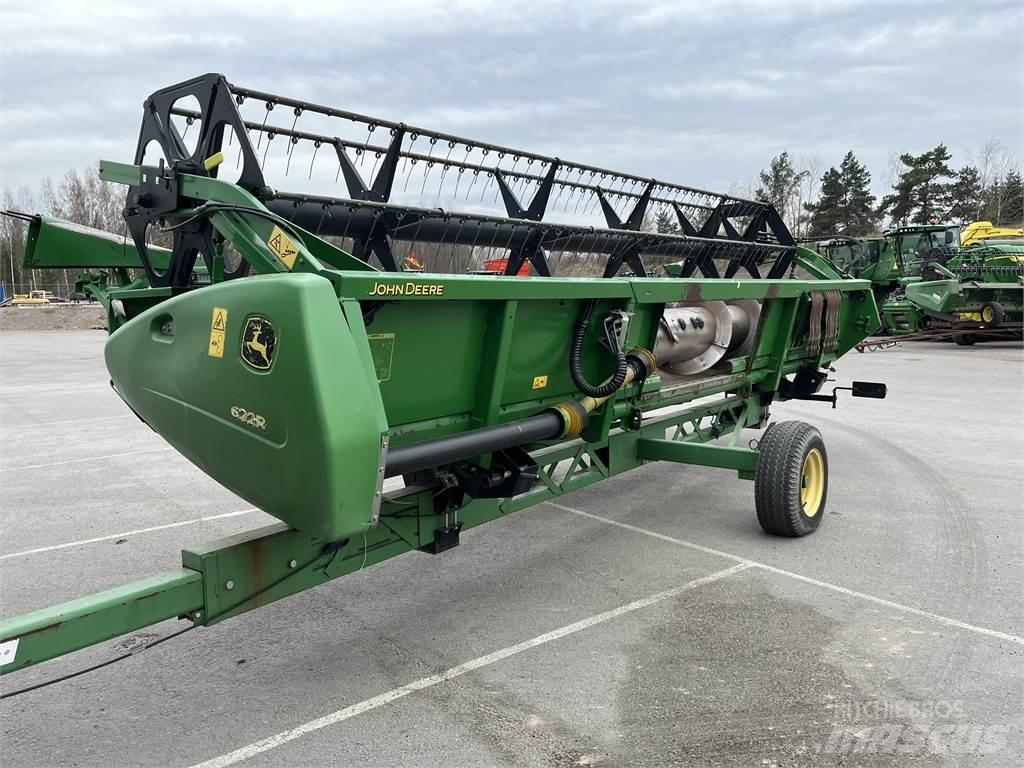 John Deere 9560i WTS Ražas novākšanas kombaini