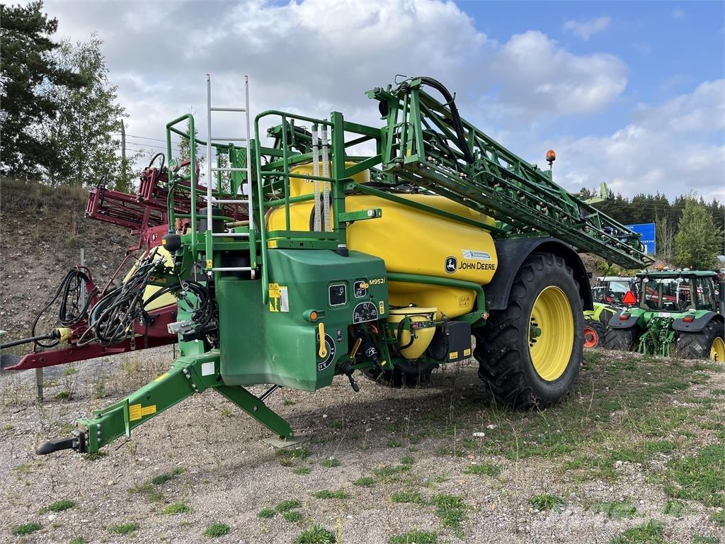 John Deere M952 Piekabināmie smidzinātāji(miglotāji)