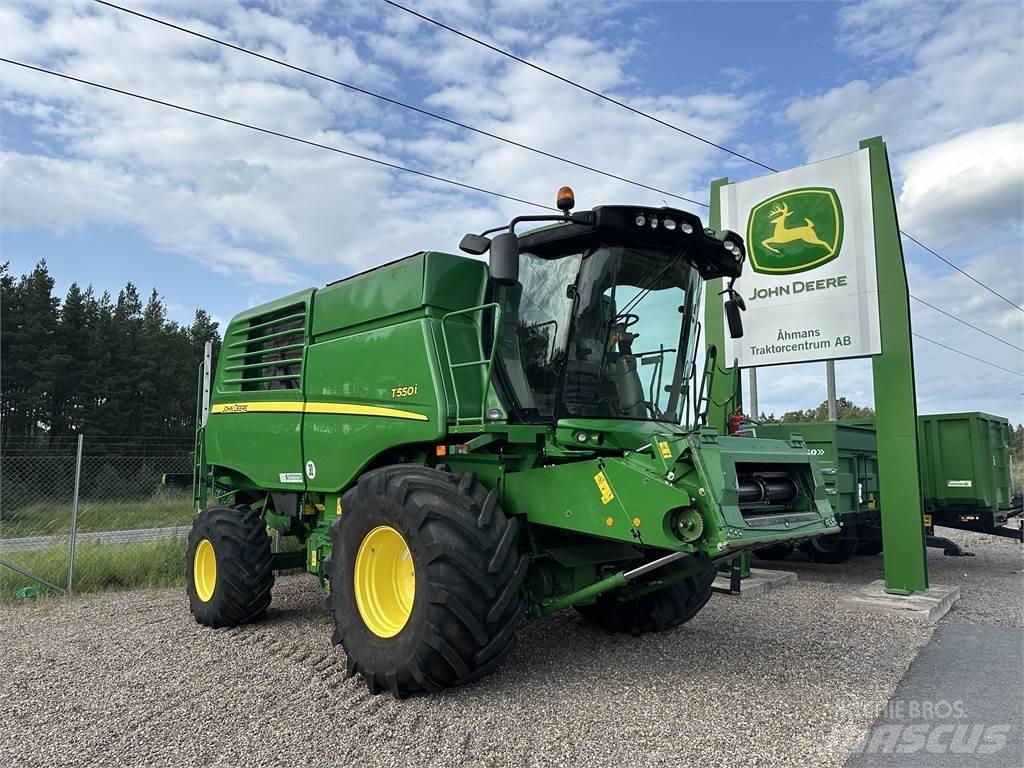John Deere T550 Ražas novākšanas kombaini