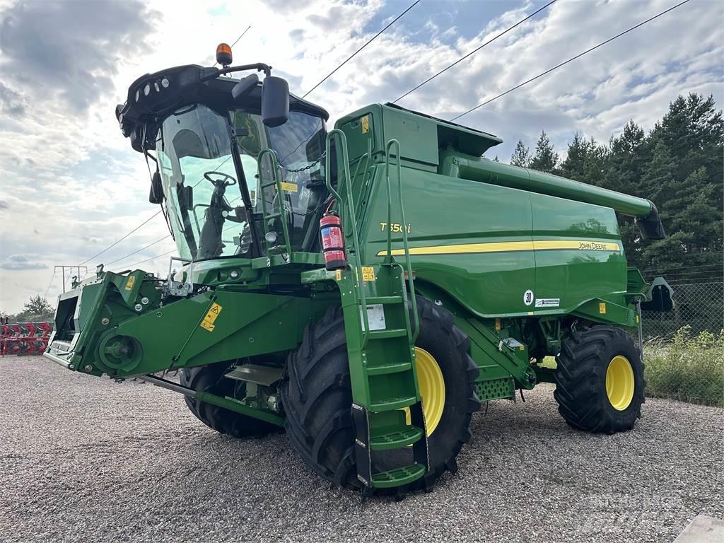 John Deere T550 Ražas novākšanas kombaini