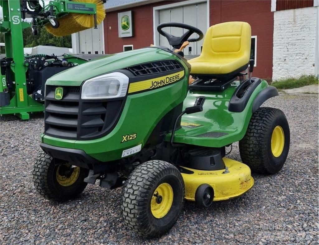 John Deere X125 Mauriņa traktors