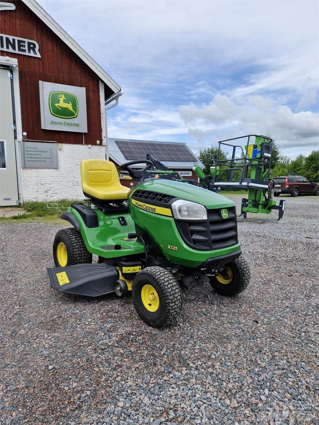 John Deere X125 Mauriņa traktors