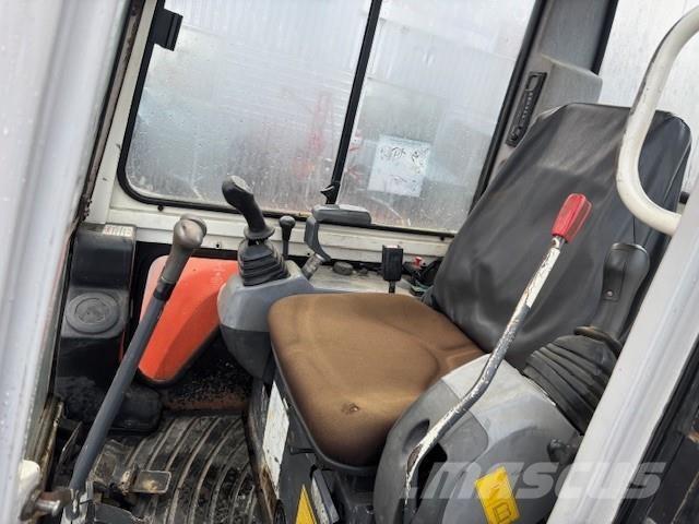 Kubota U35-3 a Kāpurķēžu ekskavatori