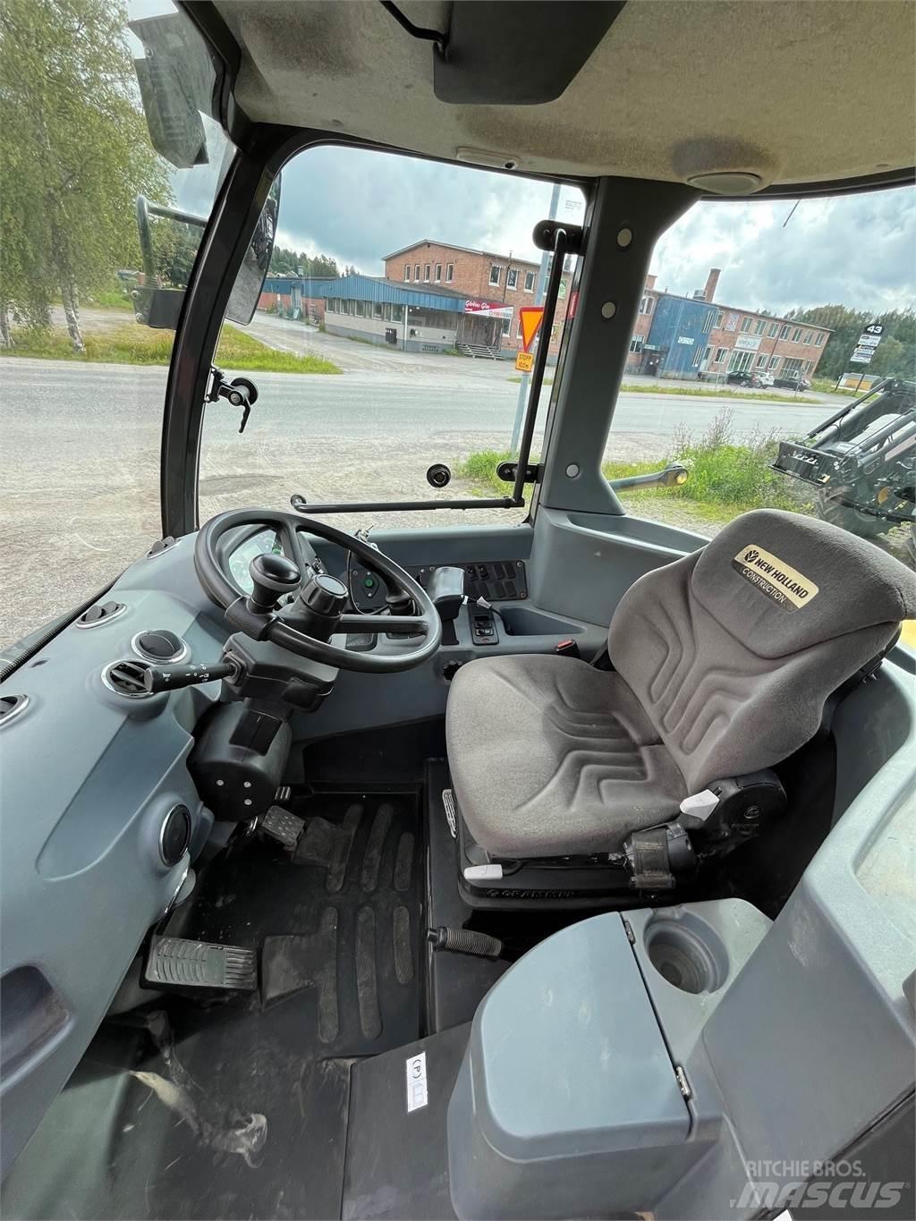 New Holland W70C Iekrāvēji uz riteņiem