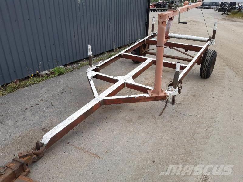  Skogvagn med vinch Meža piekabes