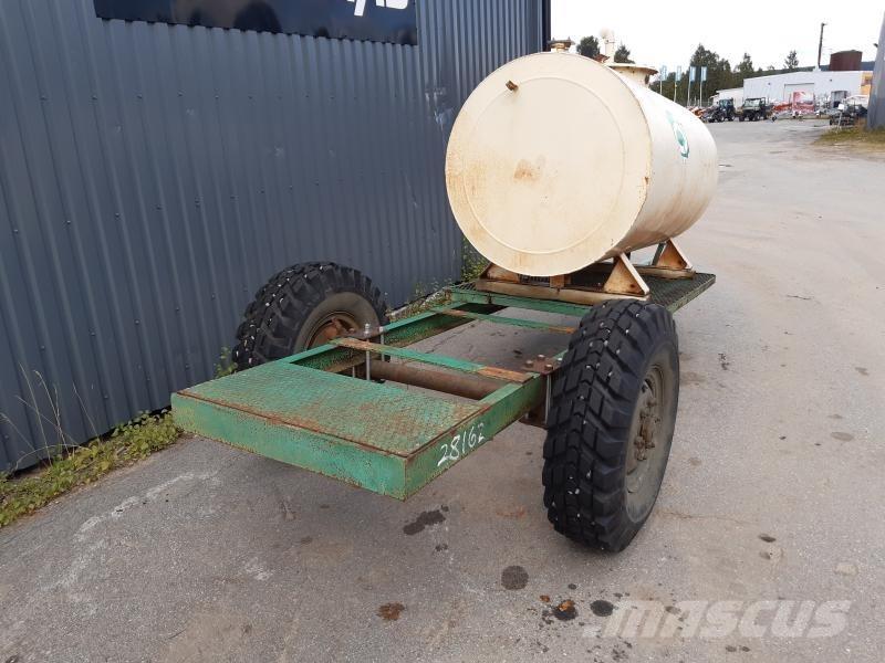  VAGN 1-AXLAD MED TANK Standarta piekabes