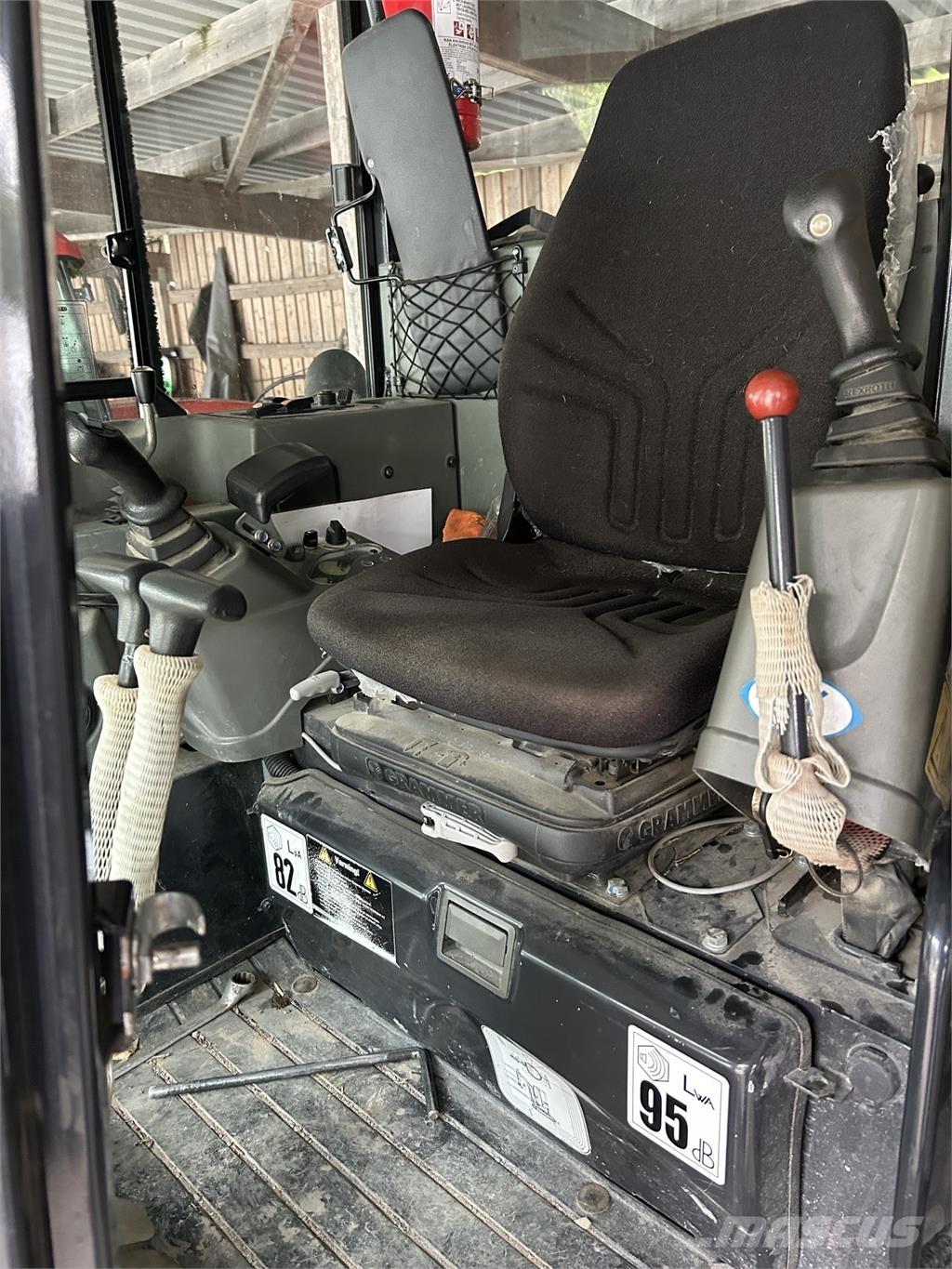 Yanmar VIO 38 GRÄVARE Iekrāvēji uz riteņiem