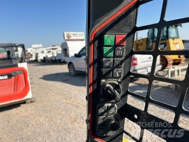 Bobcat T64 Lietoti riteņu kompaktiekrāvēji