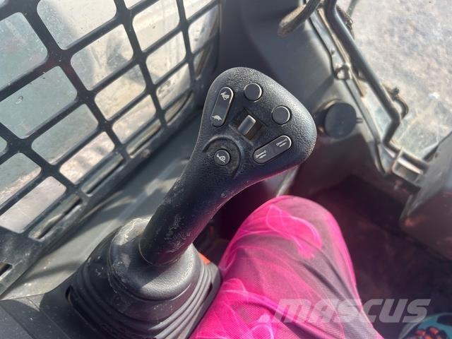 Bobcat T76 Lietoti riteņu kompaktiekrāvēji