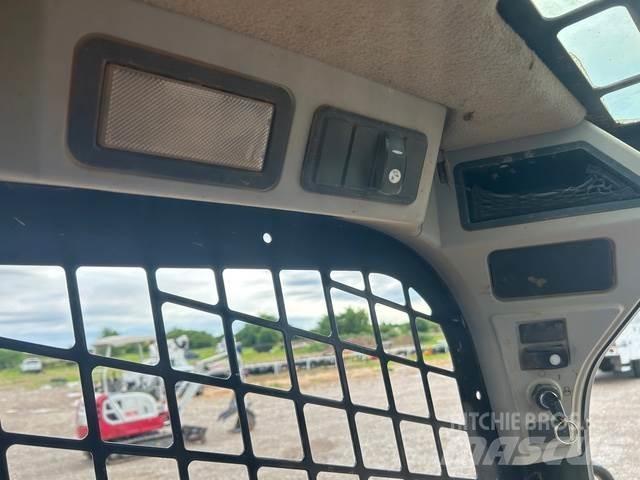 CAT 249D Lietoti riteņu kompaktiekrāvēji