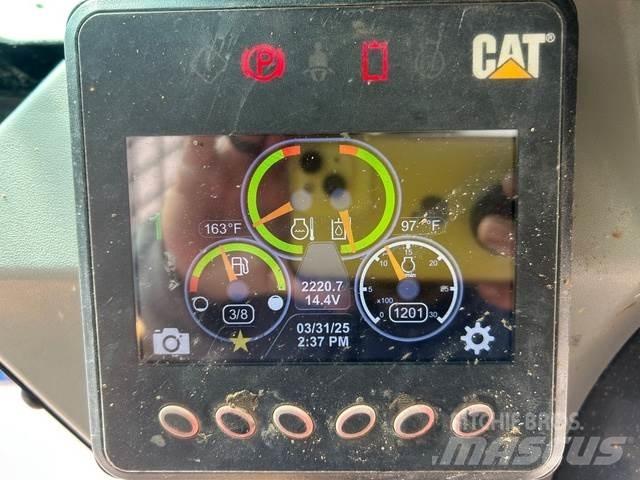 CAT 259D Lietoti riteņu kompaktiekrāvēji