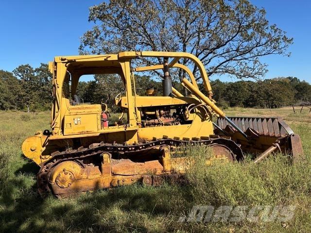 CAT D6D Kāpurķēžu buldozeri