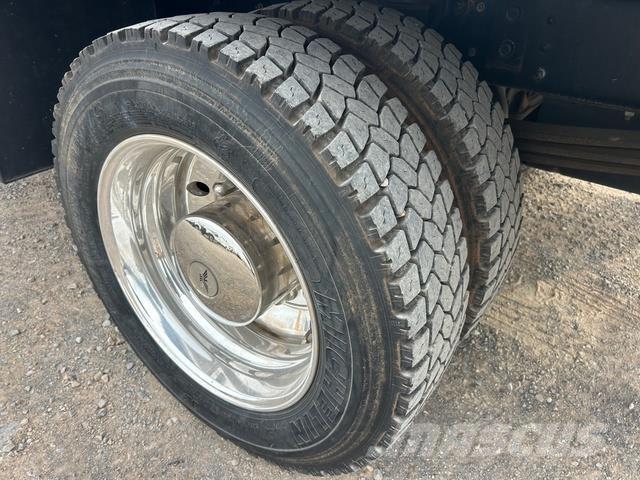 GMC C5500 Platformas/kravas mašīnas ar vinču