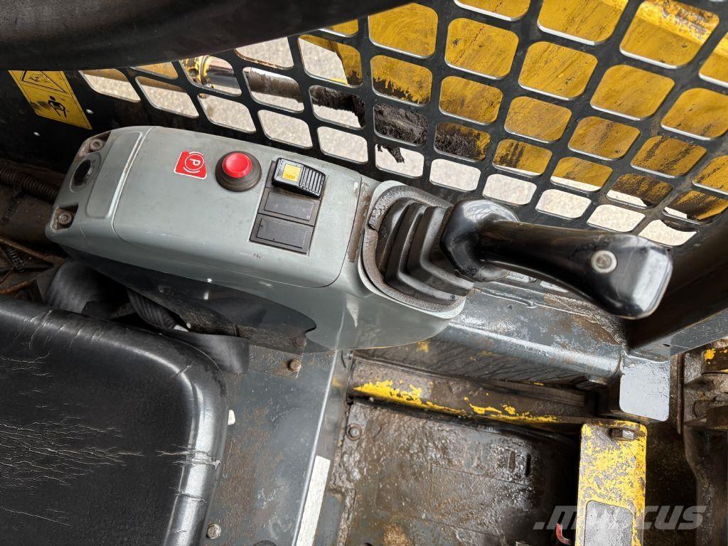 Komatsu SK510 Lietoti riteņu kompaktiekrāvēji