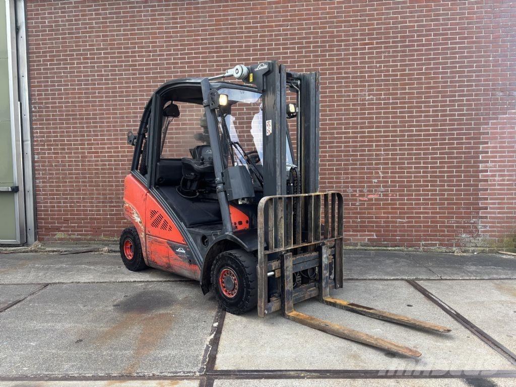 Linde H25D-02 Tehnika ar dīzeļa dzinēju