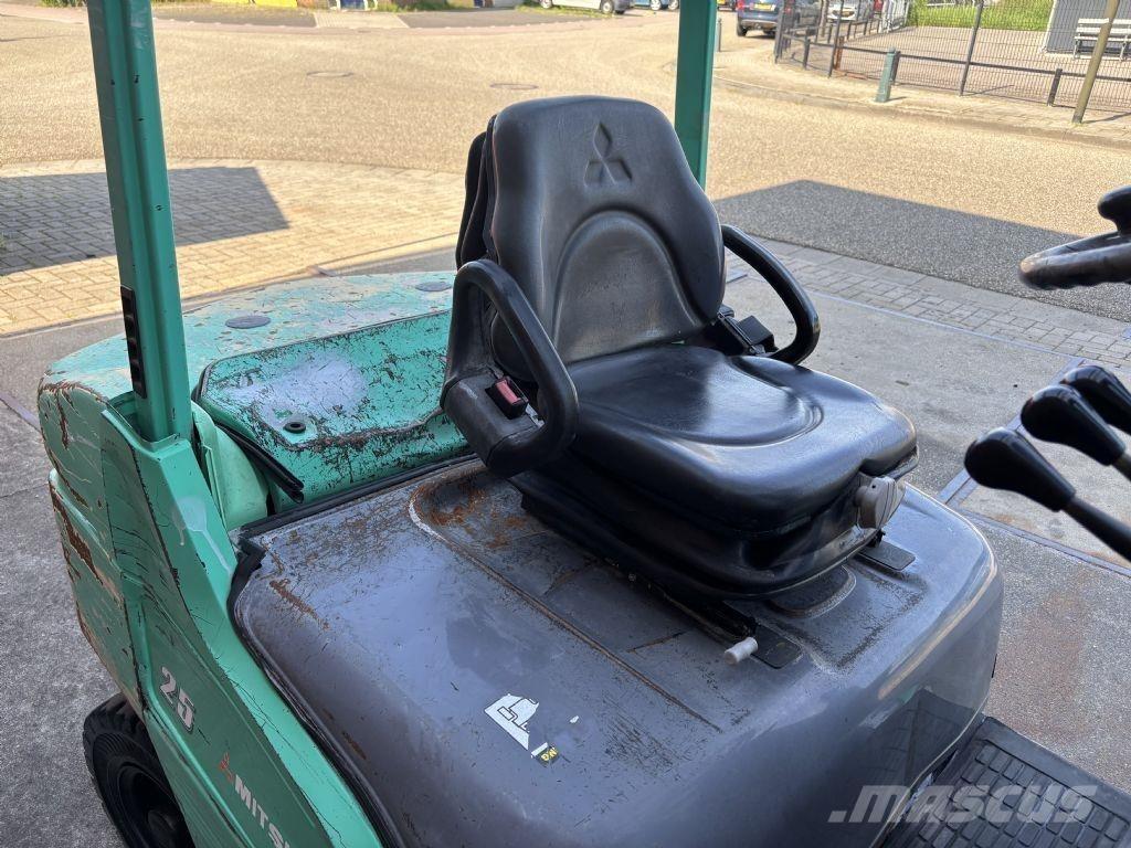 Mitsubishi FD25N Tehnika ar dīzeļa dzinēju
