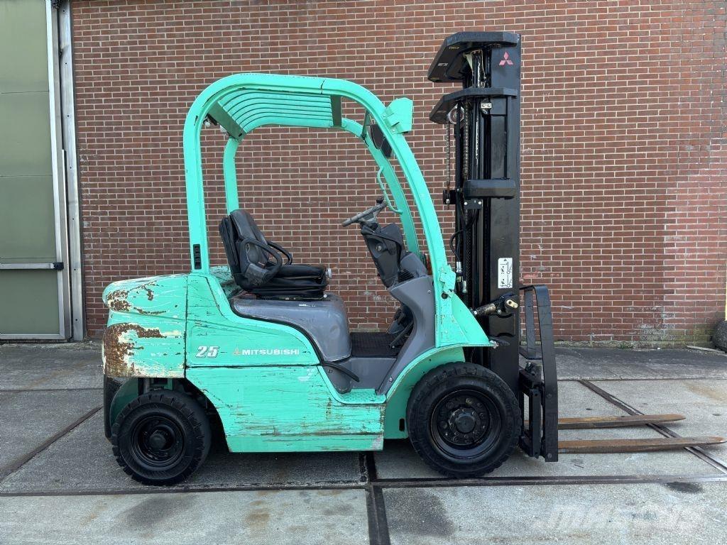 Mitsubishi FD25N Tehnika ar dīzeļa dzinēju