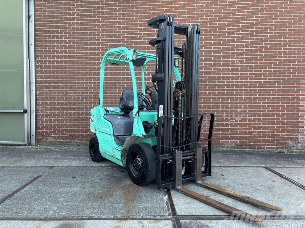 Mitsubishi FD25N Tehnika ar dīzeļa dzinēju