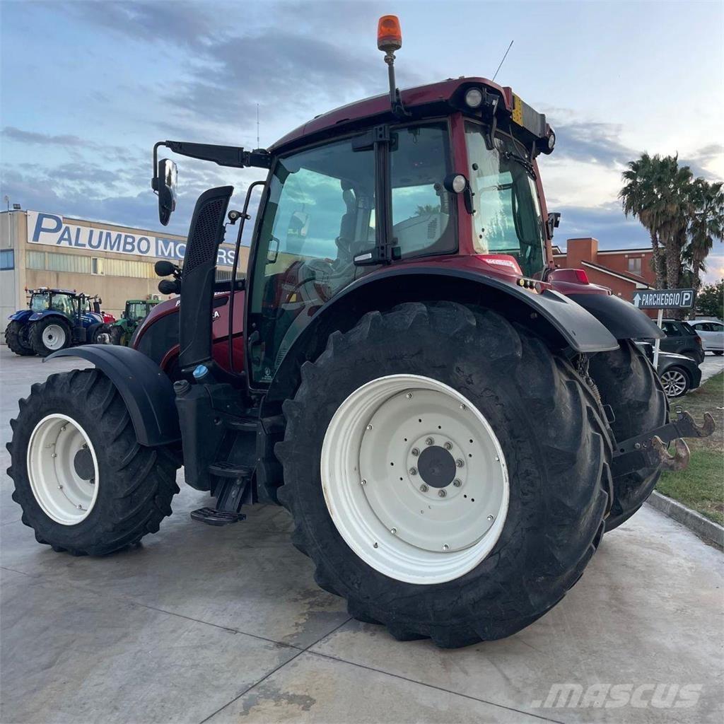 Valtra N174 Traktori